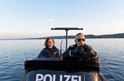 Julia Demmler (Wendy Güntensperger, l.) und Paul Schott (Tim Wilde, r.) sind auf dem Weg zu Ermittlungen. Julia Demmler (Wendy Güntensperger, l.) und Paul Schott (Tim Wilde, r.) sind auf dem Weg zu Ermittlungen.