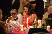 Aristotle Onassis (Alexander Siddig) und Jacqueline Kennedy (Katie Holmes)