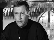 Cliff Allister McLane (Dietmar Schönherr), Commander des schnellen Raumkreuzers «Orion», ist zwar ein gefeierter Kriegsheld, doch in den Augen seiner Vorgesetzten gilt er als äusserst «schwierig».