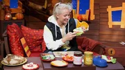 Singa zeigt wie sie abends ihr Brot belegt. Das erinnert sie an eine Figur bei KiKA, wei&szlig;t du welche?