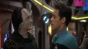 Garak (Andrew Robinson) und Doctor Bashir (Alexander Siddig)