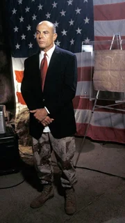 Colonel Matthew O'Hara (Carmen Argenziano)