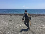 Rob Nelson versucht mit dem Schonstedt, einen Schatz am Strand von Port Royal zu finden. Rob Nelson versucht mit dem Schonstedt, einen Schatz am Strand von Port Royal zu finden.