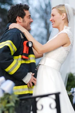 Die Radio-Moderatorin Emma Lloyd (Uma Thurman, r.) steht ihren Zuh&ouml;rern in allen Beziehungsfragen immer gerne zur Seite. Doch als sie einer Zuh&ouml;rerin r&auml;t, kurz vor der Hochzeit ihren Zuk&uuml;nftigen (Jeffrey Dean Morgan, l.) zu verlassen, beginnt dieser einen Racheplan gegen Emma zu entwickeln und dabei kommen sie sich n&auml;her ...