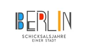 Die Geschichte der Stadt Berlin ab 1961 im ständigen Gegenschnitt als doppelten Blick auf West- und Ostberlin. Eine Berlin-Chronik der Superlative: 30 mal 90 Minuten, Jahr für Jahr erzählt, von 1961 bis 1990.