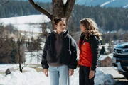 Mia Steiner (Lisa Junick, l.) ist genauso überrascht über das Auftauchen von Markus' Bruder wie Katharina Strasser (Luise Bähr, r.). Mia Steiner (Lisa Junick, l.) ist genauso überrascht über das Auftauchen von Markus' Bruder wie Katharina Strasser (Luise Bähr, r.).