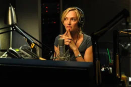 Die erfolgreiche Radio-Moderatorin Emma Lloyd (Uma Thurman) steht ihren Zuh&ouml;rern in allen Beziehungsfragen immer gerne zur Seite. Doch als sie einer Zuh&ouml;rerin r&auml;t, kurz vor der Hochzeit ihren Zuk&uuml;nftigen zu verlassen, beginnt dieser, einen Racheplan zu entwickeln ...