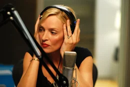Radiomoderatorin Emma (Uma Thurman) ist eine erfolgreiche, jedoch eigentlich ziemlich verklemmte Beziehungsexpertin, die in ihrer Show den H&ouml;rern Ratschl&auml;ge f&uuml;rs Liebesleben erteilt ...