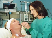 Diana Schulten (Barbara Schnitzler) fällt es schwer, eine medizinische Entscheidung über ihren Freund Hagen Vogel (Theo Maalek) zu fällen, die über Leben oder Tod entscheidet.