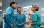 Prof. Dr. Maria Weber (Annett Renneberg, mi.) und Claas Staiger (Alexander Gier, li.) wollen wissen, warum Dr. Kathrin Globisch (Andrea Kathrin Loewig, re.) den Blinddarmdurchbruch bei Claas' kleiner Tochter nicht eher erkannt hat. Prof. Dr. Maria Weber (Annett Renneberg, mi.) und Claas Staiger (Alexander Gier, li.) wollen wissen, warum Dr. Kathrin Globisch (Andrea Kathrin Loewig, re.) den Blinddarmdurchbruch bei Claas' kleiner Tochter nicht eher erkannt hat.