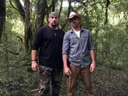 EJ Snyder und Jeff Zausch schauen beide in die Kamera.