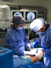 Dr. Brad and Dr. Sarah doing surgery on Anna. My Feet Are Killing Me, S01. Episode 13.