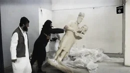 IS-K&auml;mpfer zerst&ouml;ren wertvolle Kulturg&uuml;ter im Museum von Mossul.