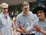 Peter (Ludger Bökelmann,m.), Samy (David Ali Rashed, r.)