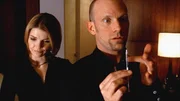 Eames (Kathryn Erbe) setzt den Kosmetiker Jason (David Drake) unter Druck. Hat er mit dem Botox-Mord zu tun?