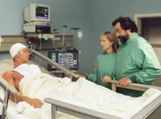 Viele Schicksalsschläge mußten Marius (Moritz Führmann, links) und seine Mutter Christiane Zimmermann (Marina Krogul) hinnehmen und waren gegenüber dem Lebensretter Mark Faber (Matthias Brenner, rechts) sehr ungerecht. Nachdem sich beide entschuldigen, gibt es für alle drei doch noch eine Zukunft... Viele Schicksalsschläge mußten Marius (Moritz Führmann, links) und seine Mutter Christiane Zimmermann (Marina Krogul) hinnehmen und waren gegenüber dem Lebensretter Mark Faber (Matthias Brenner, rechts) sehr ungerecht. Nachdem sich beide entschuldigen, gibt es für alle drei doch noch eine Zukunft...