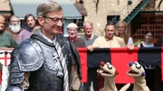 Der Kommissar (Michael Kessler) nimmt an einem Ritterturnier teil