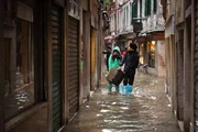 Jedes Jahr im Winter wird die Lagunenstadt vom Hochwasser, dem berüchtigten Acqua Alta, heimgesucht.