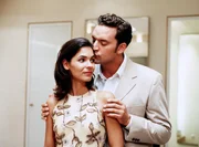 Die kapriziöse Veronika von Hitzfeldt (Katja Woywood) und Hubertus Graf von Saatlow (Christian Kahrmann) haben unterschiedliche Vorstellungen von ihrer Zukunft. Die kapriziöse Veronika von Hitzfeldt (Katja Woywood) und Hubertus Graf von Saatlow (Christian Kahrmann) haben unterschiedliche Vorstellungen von ihrer Zukunft.