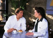 Dr. Irene Waldner (Dorothee Reize) erzählt Dr. Stefan Frank (Sigmar Solbach), wie sich ihr Mann in seiner Midlife Crisis verändert hat. Dr. Irene Waldner (Dorothee Reize) erzählt Dr. Stefan Frank (Sigmar Solbach), wie sich ihr Mann in seiner Midlife Crisis verändert hat.
