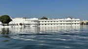Taj Lake Palace, bekannt aus dem James Bond Film "Octopussy". Eines der am meisten fotografierten Luxushotels Indiens. Taj Lake Palace, bekannt aus dem James Bond Film "Octopussy". Eines der am meisten fotografierten Luxushotels Indiens.
