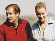 Der Stellvertreter Dr. Christian Meyerhoff (Michael Lesch) hat als Interimschefarzt nicht nur einen guten Start in der Sachsenklinik, sondern auch bei der Verwaltungschefin Sarah Marquardt (Alexa Maria Surholt)... Der Stellvertreter Dr. Christian Meyerhoff (Michael Lesch) hat als Interimschefarzt nicht nur einen guten Start in der Sachsenklinik, sondern auch bei der Verwaltungschefin Sarah Marquardt (Alexa Maria Surholt)...