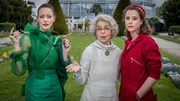 Mia Goldig (Klara Deutschmann, (r.) und ihre Schwester Marissa (Lavinia Wilson, l.) bewerben sich beide um die Leitung des Botanischen Gartens. Hat Frau Holle (Cornelia Froboess) bei der Entscheidung ihre Finger im Spiel?