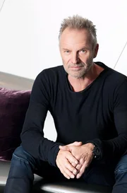 Für „Christmas@Home 2022“ konnte Daniel Hope auch den legendären britischen Musiker und Komponisten Sting gewinnen. Für „Christmas@Home 2022“ konnte Daniel Hope auch den legendären britischen Musiker und Komponisten Sting gewinnen.