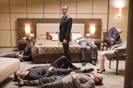 Umso tiefer Arthur (Joseph Gordon-Levitt, M.) und der Rest des Teams in die Welt der Tr&auml;ume und ihrer Manipulationen abtauchen, desto sonderbarer und gef&auml;hrlicher werden die Situationen...