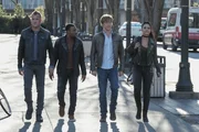 Als Jack (George Eads), Bozer (Justin Hires), MacGyver (Lucas Till) und Riley (Tristin Mays, v.l.n.r.) bei einer Mission in Amsterdam für einen Terroranschlag verantwortlich gemacht werden, ist die Phoenix-Stiftung gezwungen, sie zu verleugnen. Wie können Mac und Co der holländischen Justiz entkommen?