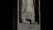 die neuassyrische Stele