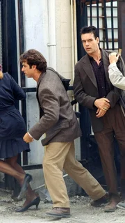 Lorcan Barnes (Harry Van Gorkum, l.), Harmon Rabb Jr. (David James Elliott)