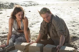 Cobb (Leonardo DiCaprio, r.) und seine Frau Mal (Marion Cotillard, l.) verbrachten viel Zeit zusammen in ihren Traumwelten - doch schlie&szlig;lich verlor sie den Bezug zu Realit&auml;t ...