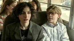 L-R: Junger Boris (Finn Wolfhard) und Junger Theo Decker (Oakes Fegley)