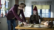 Lasse (Albert Rosin Harson) und Tinka (Josephine Chavarria Højbjerg) suchen einen Tunnel zwischen Søgaard und dem Wichtelreich.