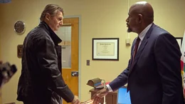 Es beginnt ein gef&auml;hrliches Katz-und-Maus-Spiel zwischen Mills (Liam Neeson, li.) und dem hartn&auml;ckigen Polizeiinspector Franck Dotzler (Forest Whitaker)