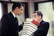 Bud Roberts, Jr. (Patrick Labyorteaux, r.), Harmon Rabb, Jr. (David James Elliott)