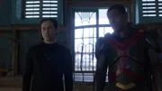 Brainiac-5 (Jesse Rath, l.); J'onn J'onzz (David Harewood, r.) Brainiac-5 (Jesse Rath, l.); J'onn J'onzz (David Harewood, r.)