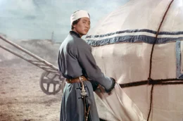 Pagwas j&uuml;ngster Sohn Dawadorshi (Batsuchijn Zorig, links) sorgt sich um seinen Vater und macht sich auf den Weg zum Weisen Arat.
