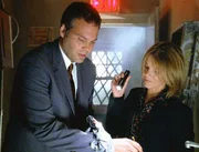 Goren (Vincent D'Onofrio) und Eames (Kathryn Erbe) werden eingeschaltet, um den kaltblütigen Mord an einer einflussreichen Jüdin aufzudecken. Goren (Vincent D'Onofrio) und Eames (Kathryn Erbe) werden eingeschaltet, um den kaltblütigen Mord an einer einflussreichen Jüdin aufzudecken.