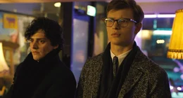L-R: Boris (Aneurin Barnard) und Theo Decker (Ansel Elgort)