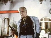 Sonny (Andreas Fricsay), Wortführer der Belagerer, stellt seine Forderungen an die Gefangenen im Haus im Wald, Schimanski und die junge Frau, deren Lebensgefährte verschwunden ist.