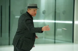 Merrit McKinney (Woody Harrelson).