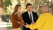 Brennan (Emily Deschanel) und Agent Booth (David Boreanaz, M.) erhoffen sich von Ashleys Volleyball-Coach Adam Hawthorne (Matt Bushell) Hinweise, die zur Aufklärung ihres Todes führen.