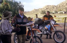 Leo (Simon Verhoeven, l.) und Harry (Heio von Stetten, r.) touren durch Afrika, doch schon bald gibt es Probleme.
