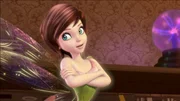 Tinker Bell freut sich auf die Überraschungsparty für Peter Pan.