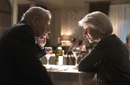 L-R: Roy Courtnay (Ian McKellen) und Betty McLeish (Helen Mirren)