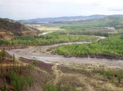 F&uuml;r die Mongolen ist sein Wasser heilig. Der Onon Gol ist einer der zwei Quellfl&uuml;sse des Amur, dem achtgr&ouml;&szlig;ten Strom der Erde.