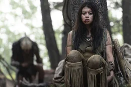 (L-R): Dane DiLiegro as the Predator and Amber Midthunder as Naru in 20th Century Studios' PREY, exclusively on Hulu. Photo by David Bukach. &copy; 2022 20th Century Studios. All Rights Reserved.