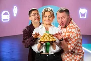 Die besseresser Lilly Temme (M.), Sebastian Lege (r.) und Florian Reza (l.) setzen sich in einer neuen Show für die ZDF Mediathek kritisch mit Ferrero Rocher auseinander: Was steckt wirklich in der goldenen Kugel? Die besseresser Lilly Temme (M.), Sebastian Lege (r.) und Florian Reza (l.) setzen sich in einer neuen Show für die ZDF Mediathek kritisch mit Ferrero Rocher auseinander: Was steckt wirklich in der goldenen Kugel?